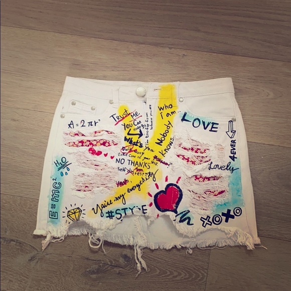 Destroyed white mini - Picture 1 of 2